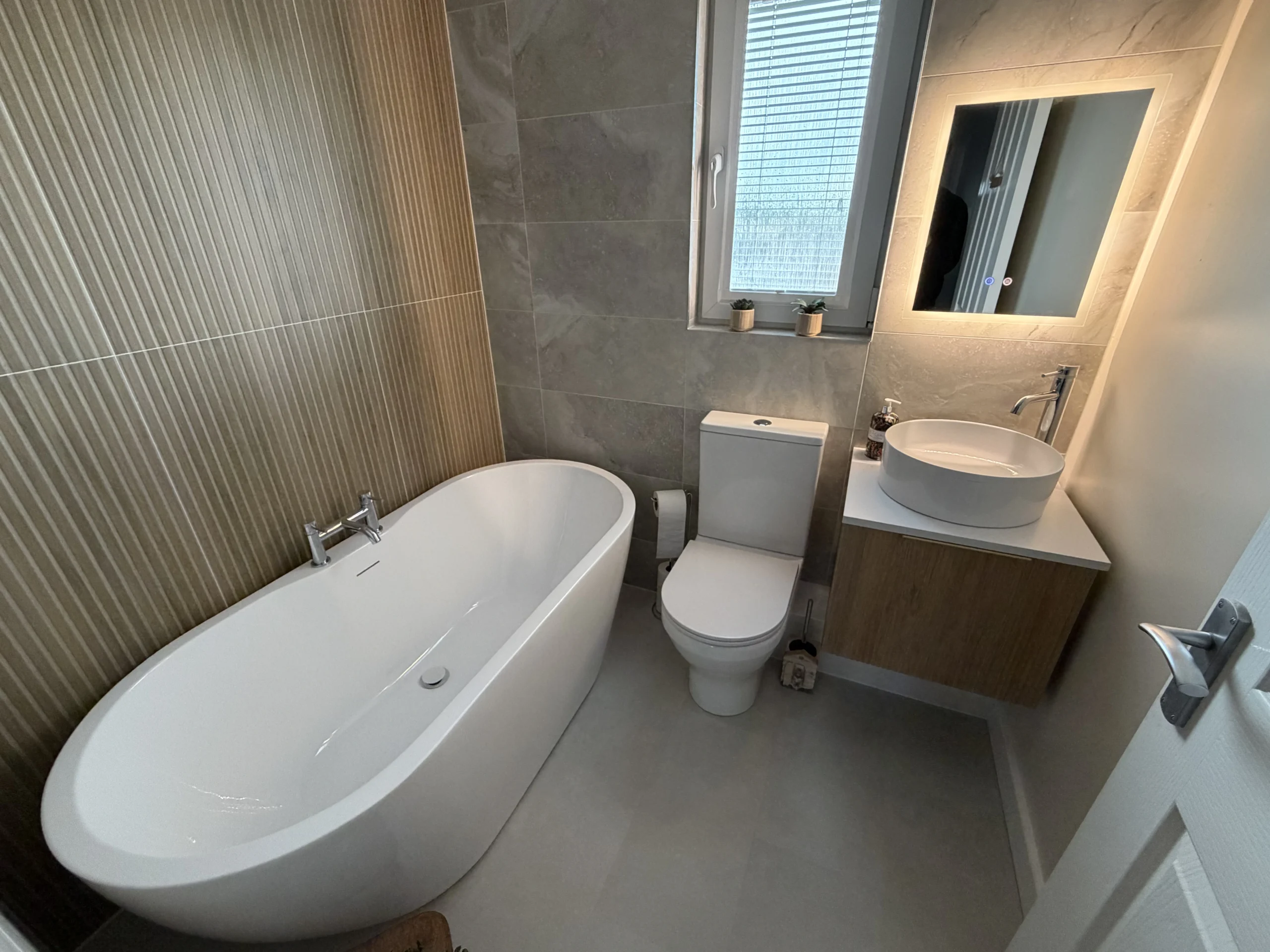 Henry Bathroom — photo 1