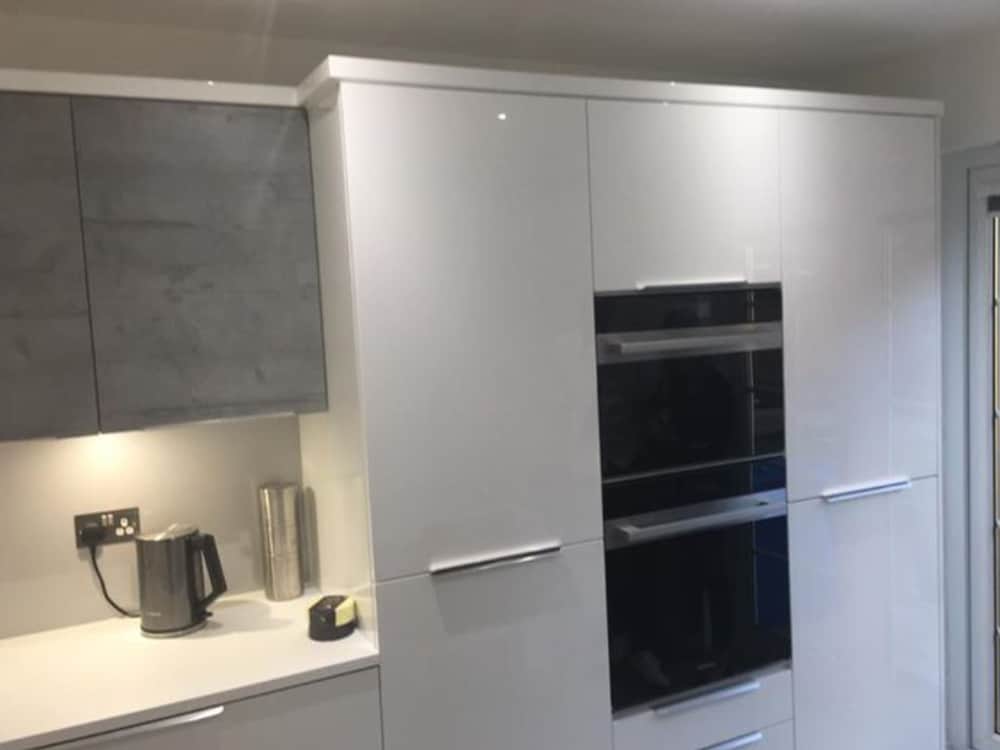 Grey Gloss Kitchen Larbert — photo 1