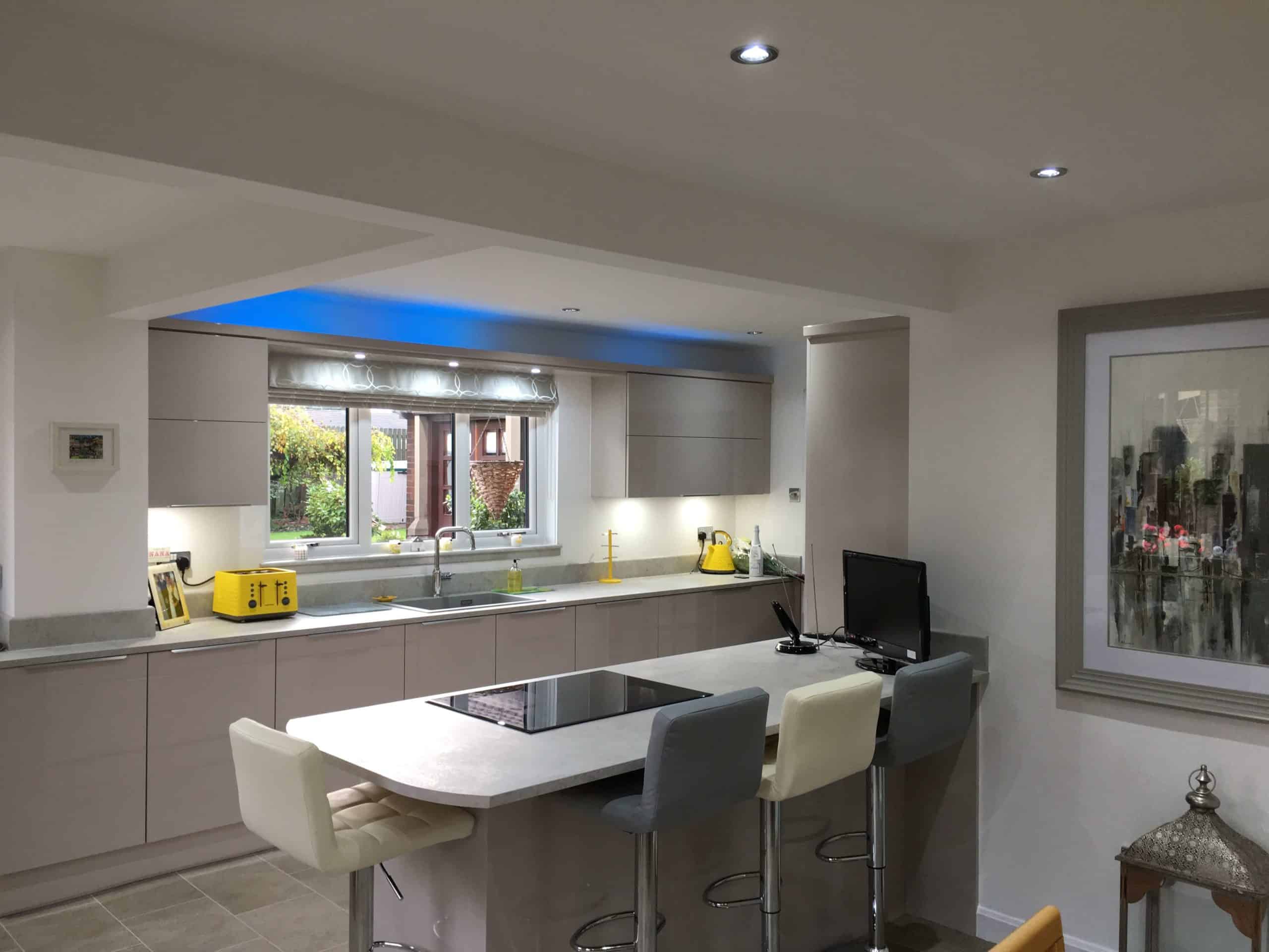 Grey Gloss Kitchen — photo 4