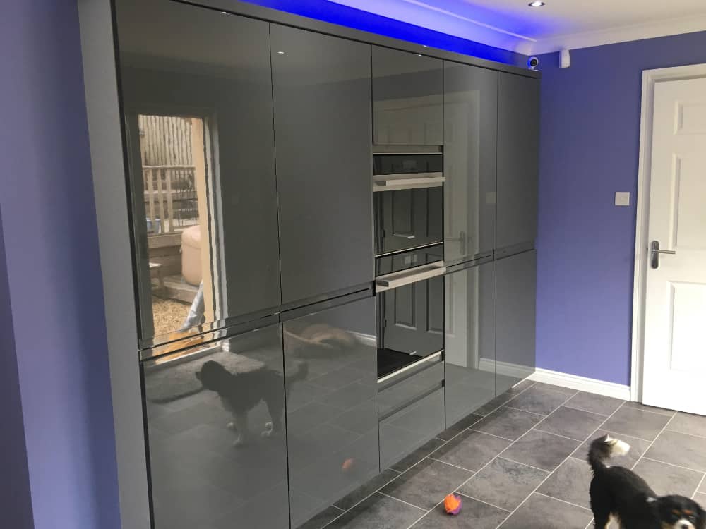 High Gloss Dakota Mixed Door Kitchen — photo 2