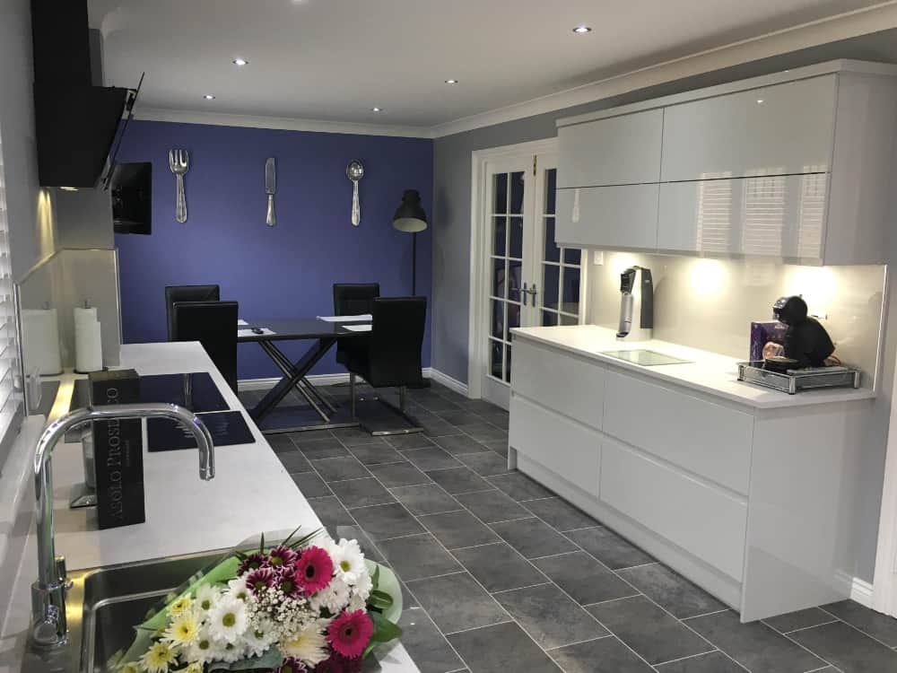 High Gloss Dakota Mixed Door Kitchen — photo 4