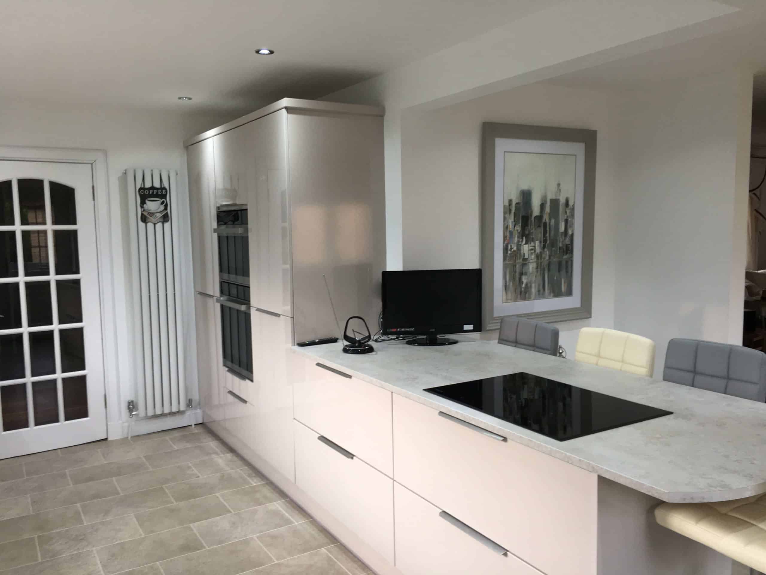 Grey Gloss Kitchen — photo 2