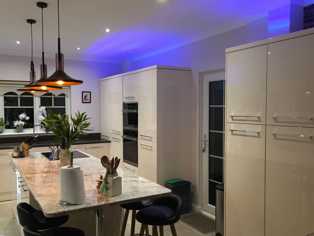 Kashmir Kitchen with Granite Worktop — photo 1