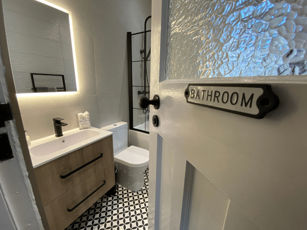 Mr & Mrs MacKay Bathroom — photo 4