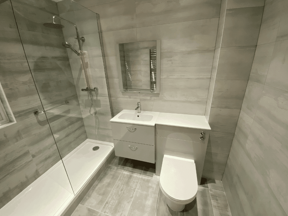 Mrs White Bathroom — photo 3