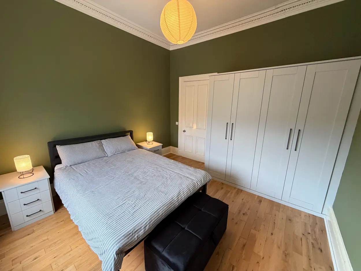 Lowe Bedrooms — photo 1