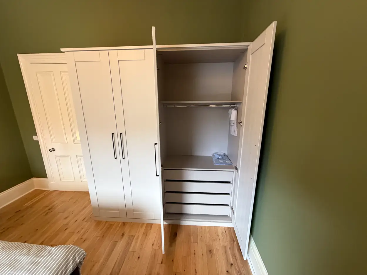 Lowe Bedrooms — photo 2